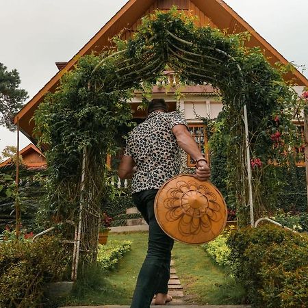 ฮิลลอค วิลลา Bed & Breakfast กาลอว์ ภายนอก รูปภาพ